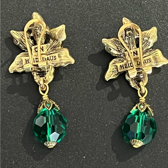 Heidi Daus 🆕 “Esmeralda” Beaded Crystal Flower Drop Bead omega earrings - Picture 5 of 8